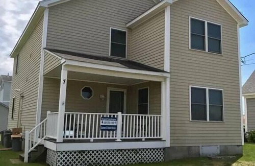 Point Judith House | Sand Hill Cove Colonial, Steps from Roger Wheeler!