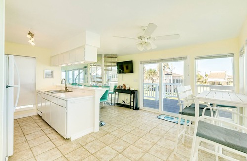 Pirates Beach House | Sand `N Sea's Sunshine Beach - Dog Friendly, Gulf Views, Steps from Sand & Surf