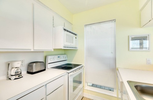 Pirates Beach House | Sand `N Sea's Sunshine Beach - Dog Friendly, Gulf Views, Steps from Sand & Surf