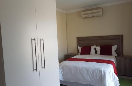 Hazyview Ski Chalet | Sand River Cottages