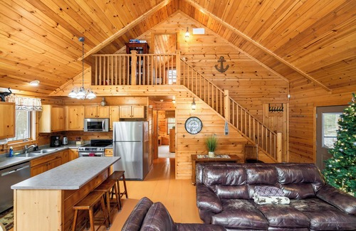 Wisconsin Dells Cabin | Sand Rock Lodge, Fire Pit, 3bd, 2bth sleeps 10