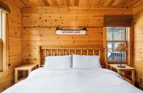 Wisconsin Dells Cabin | Sand Rock Lodge, Fire Pit, 3bd, 2bth sleeps 10