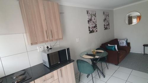 Edenvale House | Sandalion Cottage in Eden Glen, Johannesburg, SA