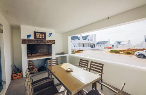 Jacobs Bay House | Sandals & Seashells