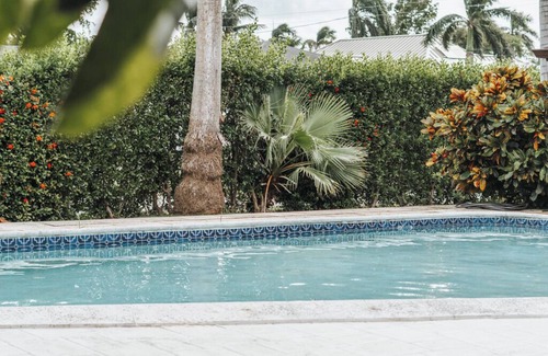 Seven Mile Beach Villa | Sandalwood Escape - Luxury Family Villa Private Pool