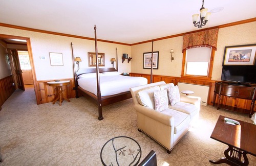 Oxford House | Sandaway Suites & Beach