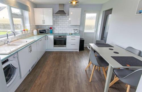 Braunton House | Sandbanks Braunton, Stylish Cottage near to Saunton Beach Sleeps 4