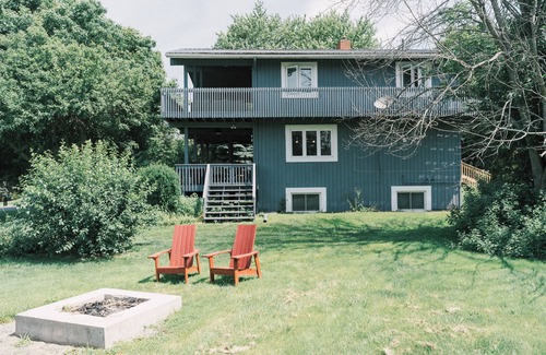 Picton House | Sandbanks Escape (5 min drive) on Sheba’s Island | Pet-Friendly Cottage