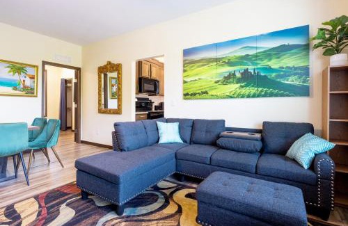 Douglas House | Sandcastle Getaway! Walk to the beach and town!