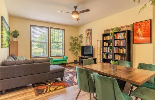 Douglas House | Sandcastle Getaway! Walk to the beach and town!
