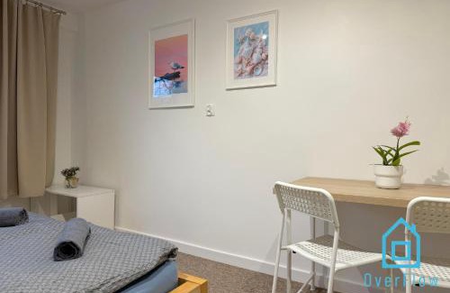 Brzezno House | Sandcastle Room - 2 km to Baltic Sea & 15 Minutes to Gdańsk Old Town