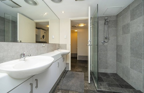 Scarborough Apartment | Sandcastles at the Beach - Outstanding Location