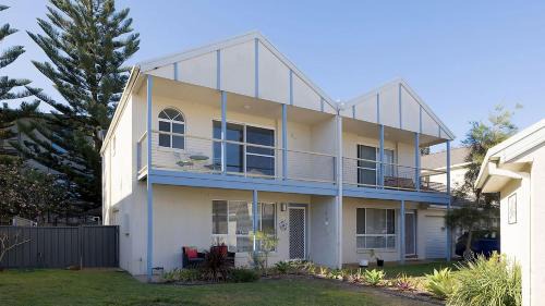 Anna Bay House | Sandcastles No 1- Stroll to Birubi and Tomaree Coastal Walk