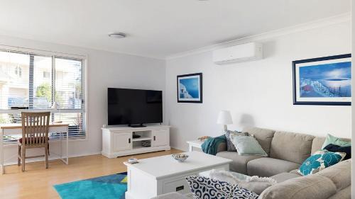Anna Bay House | Sandcastles No 1- Stroll to Birubi and Tomaree Coastal Walk