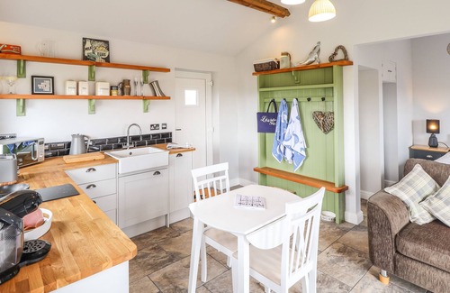 Sandilands Cottage | SANDERLINGS COTTAGE, pet friendly, with a garden in Sutton-On-Sea