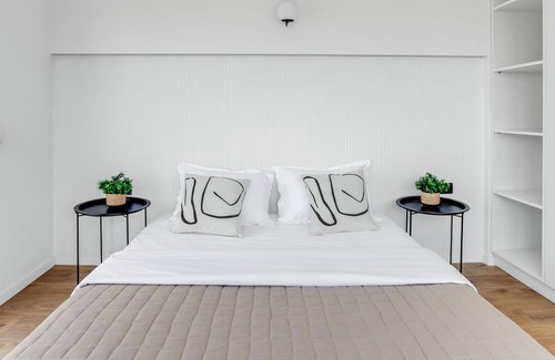 Thessaloniki Apartment | Sanders Arch - Treasured 1-bdr Apt w Balcony