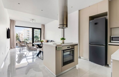 Neapolis Apartment | Sanders Premier - Cozy 2 bdr apt With Balcony