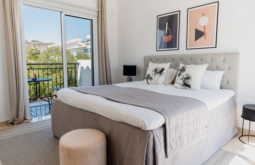 Tremithousa Villa | Sanders White Mountains - Inviting Villa with Pool