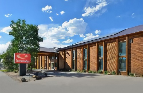 Monte Vista Hotel | Sandhill Inn & Suites