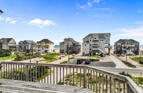 Avon House | Sandi Shores