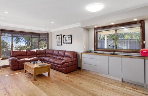 Beechworth House | Sandors Sanctuary - walk to town