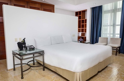 Zona Hotelera Resort | #Sandos Cancun #Adults Only -Laguna Penthouse