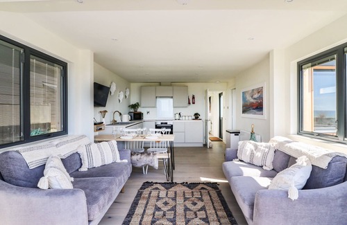 Eype Cottage | SANDPIPER CHALET, with a garden in Eype