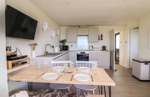 Eype Cottage | SANDPIPER CHALET, with a garden in Eype