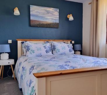 North Buckland House | Sandpiper Cottage: cosy home near the beach
