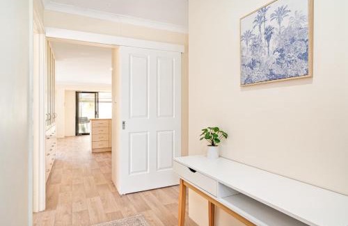 Broadwater House | Sandpiper House 4BR Family & Pet-Friendly Stay