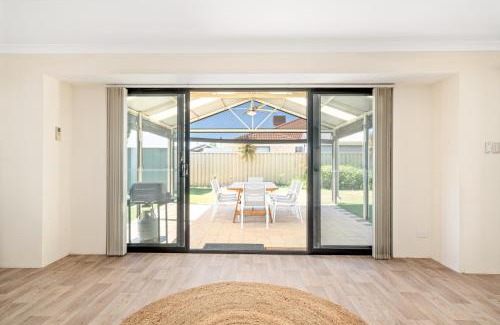 Broadwater House | Sandpiper House 4BR Family & Pet-Friendly Stay