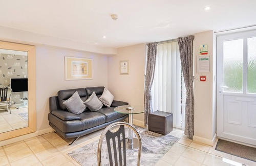 Bispham Apartment | SANDPIPER SUITE, country holiday cottage in Bispham