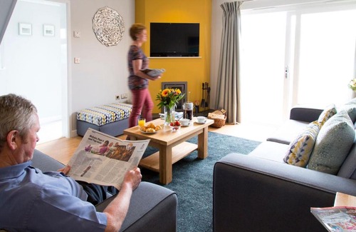 Winnard's Perch House | SandPipers Luxury hot tub lodge with 2 ensuites a private Sauna & BBQ terrace