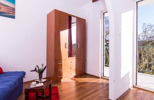Okrug Donji Apartment | Sandra - Quiet & Close to the Beach - SA2
