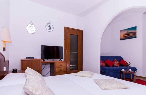 Okrug Donji Apartment | Sandra - Quiet & Close to the Beach - SA2
