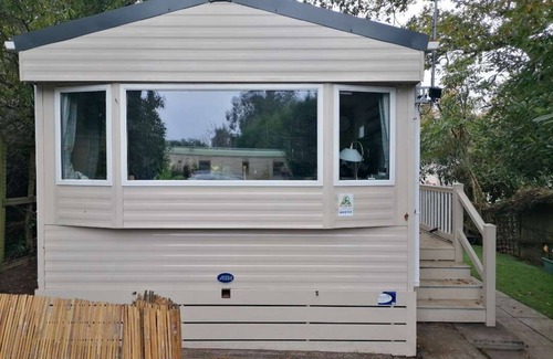 St Leonards-On-Sea House | Sandringham - 2 bedrooms with decking sleeps 6 (D/F)