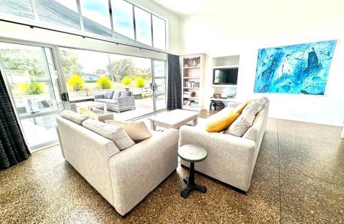 Matarangi House | Sands Beach House - Matarangi Holiday Home