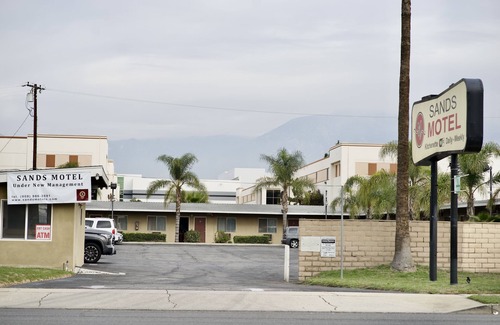Ontario Hotel | Sands Motel