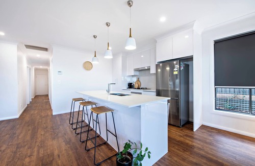 Dubbo House | Sandstone - Family Entertainer, Refined Living