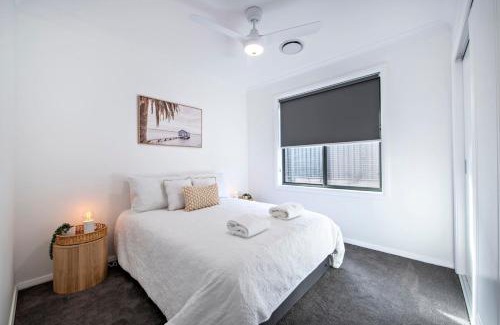Dubbo House | Sandstone - Family Entertainer, Refined Living