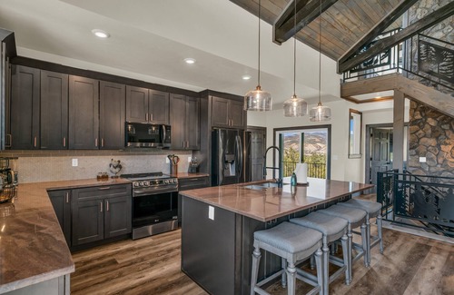 Orderville House | Sandstone Pointe: Elegance Among the Cliffs
