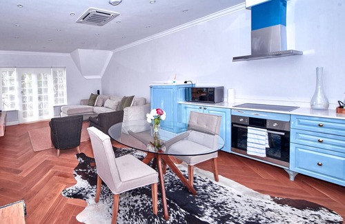 Greater Johannesburg Metropolitan Area House | Sandton Country Manor