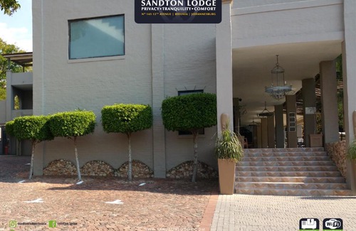 Greater Johannesburg Metropolitan Area Cabin | Sandton Lodge Rivonia
