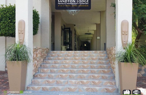 Greater Johannesburg Metropolitan Area Cabin | Sandton Lodge Rivonia