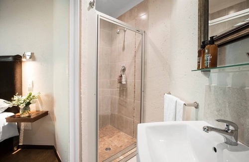 Greater Johannesburg Metropolitan Area Bed & Breakfast | Sandton Slippers