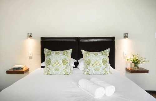 Greater Johannesburg Metropolitan Area Bed & Breakfast | Sandton Slippers