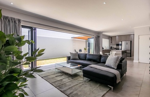 Greater Johannesburg Metropolitan Area Apartment | Sandton Smart Home 1