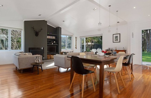 Matapouri House | Sandy Bay Hideaway - Sandy Bay Holiday Home