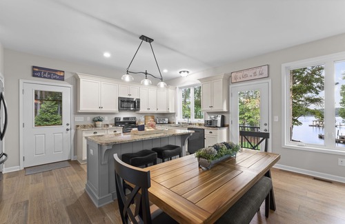 Troutman House | Sandy Beach, 2 King Suites, Game Rooms & Views!