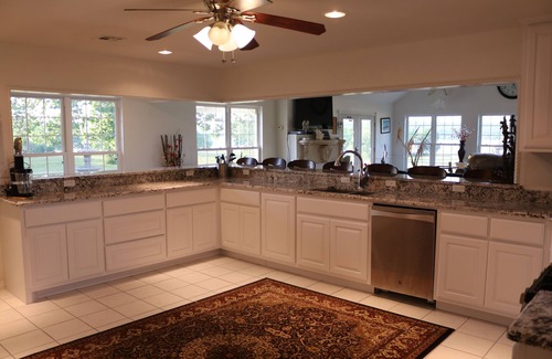 Longtown Villa | Sandy Beaches-Lake Accessn6000 sq. ft. -Sleeps 25 n9 bedrooms, 4 bathrooms